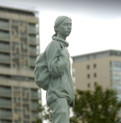 girl with rucksack gorbals_KennyHunter_426x422