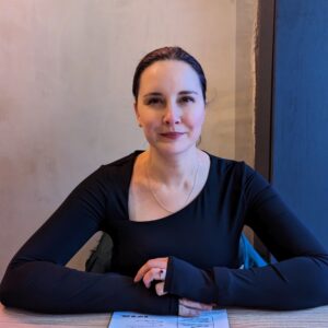 LaurenHenning_bio_pic_1000x1005